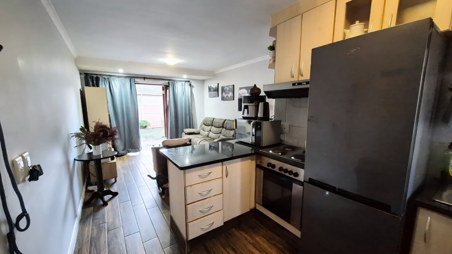 To Let 2 Bedroom Property for Rent in Table View Western Cape